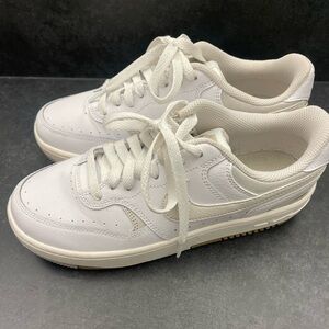 Nike Gamma Force
Women's Shoes 7.5